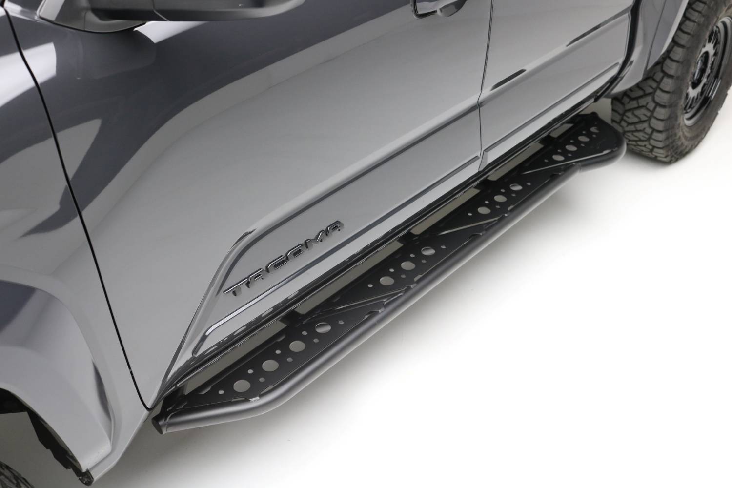 ZROADZ OFF ROAD PRODUCTS - 2024-2026 Toyota Tacoma Rock Sliders With Step Plates, TRAILX.R1 Series, Bolt-On/Weld-on, with Standard Angle - Part # Z749402 - Image 1